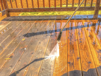 Fence & Deck Washing, Staining & Refinishing